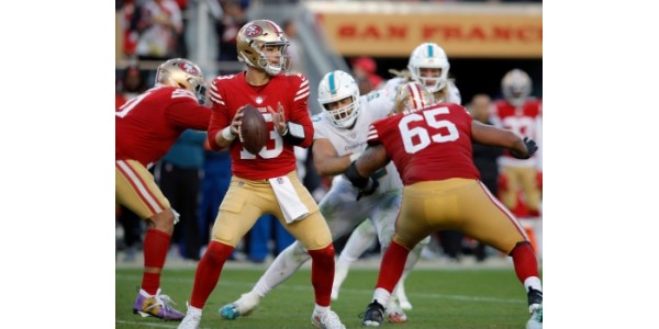 El mariscal de campo suplente novato de los San Francisco 49ers, Brock Purdy, en la alineación titular esta temporada